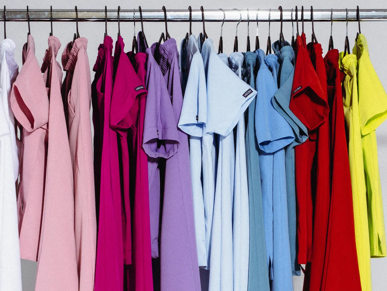 Komplet medyczny czy osobno bluza i spodnie?