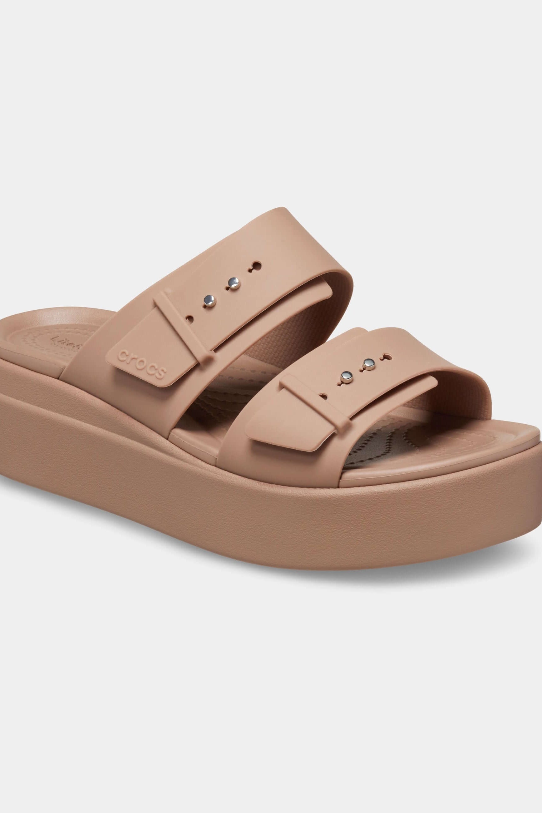 Buty medyczne Crocs Brooklyn latte z boku