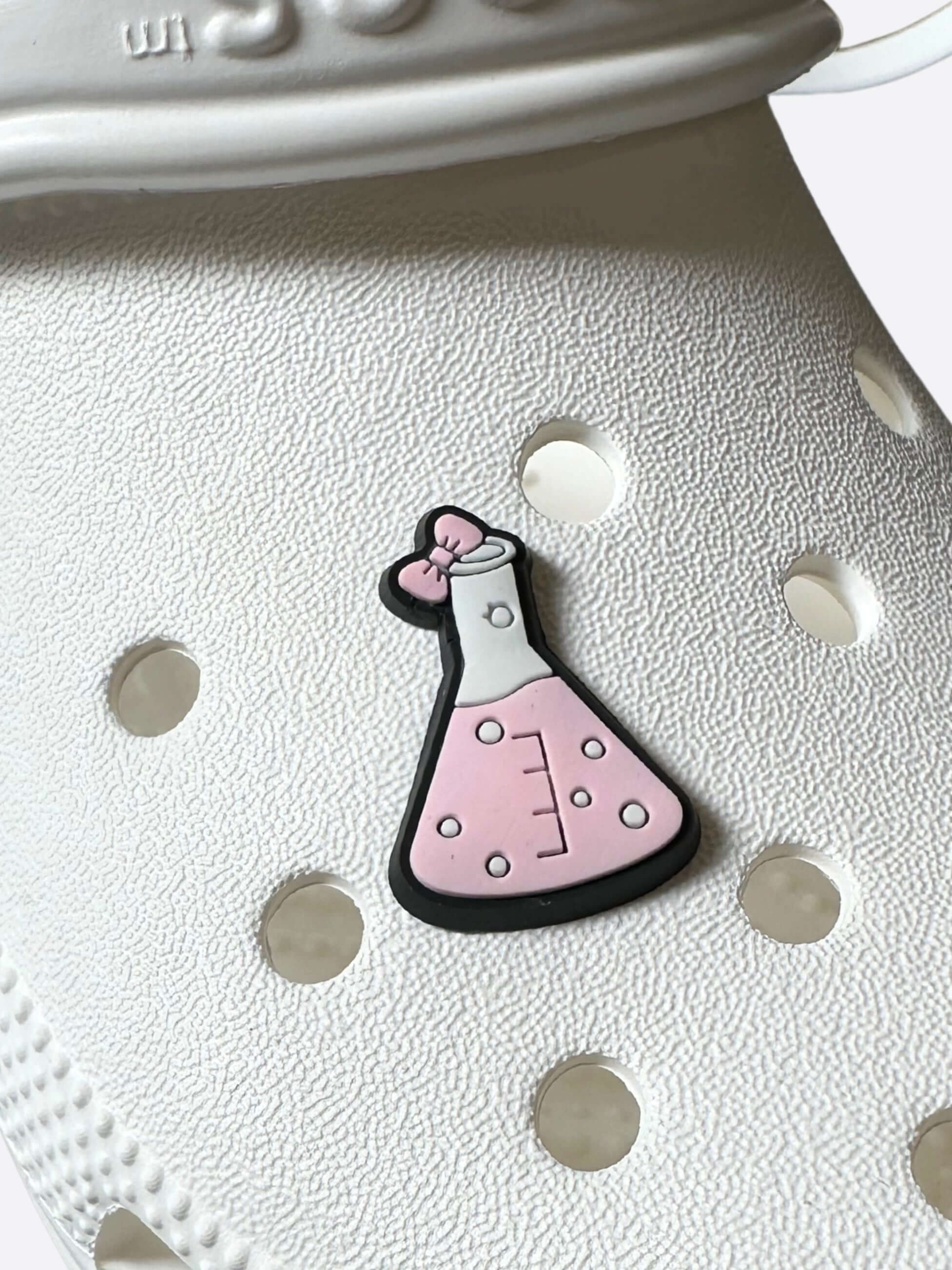 Przypinka do crocsów eliksir na bucie