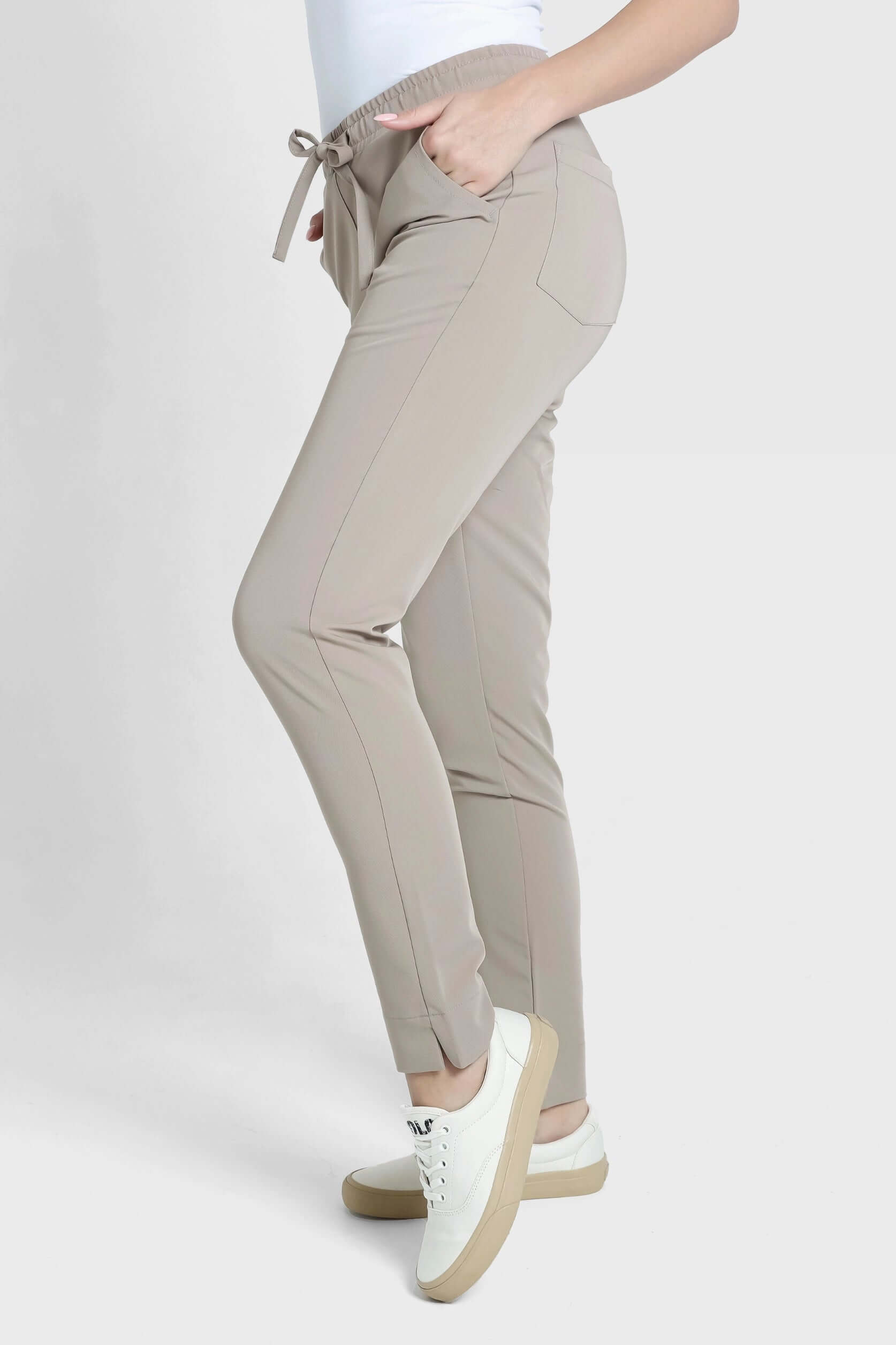 Spodnie medyczne damskie NESSA beżowe