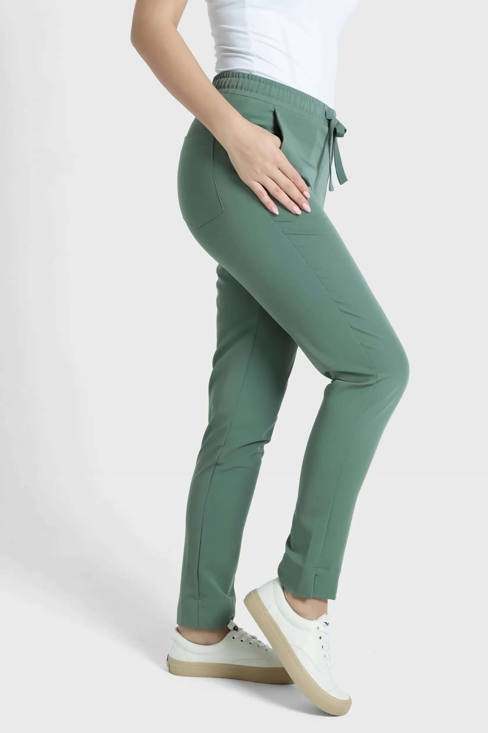 Spodnie medyczne damskie - NESSA oliwkowy widok z boku