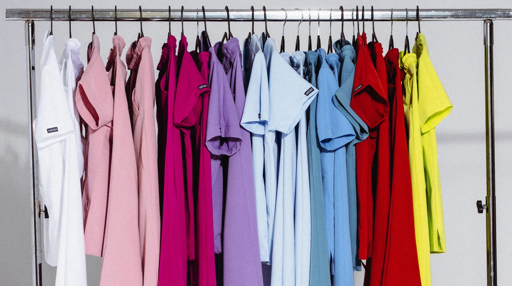 Komplet medyczny czy osobno bluza i spodnie?