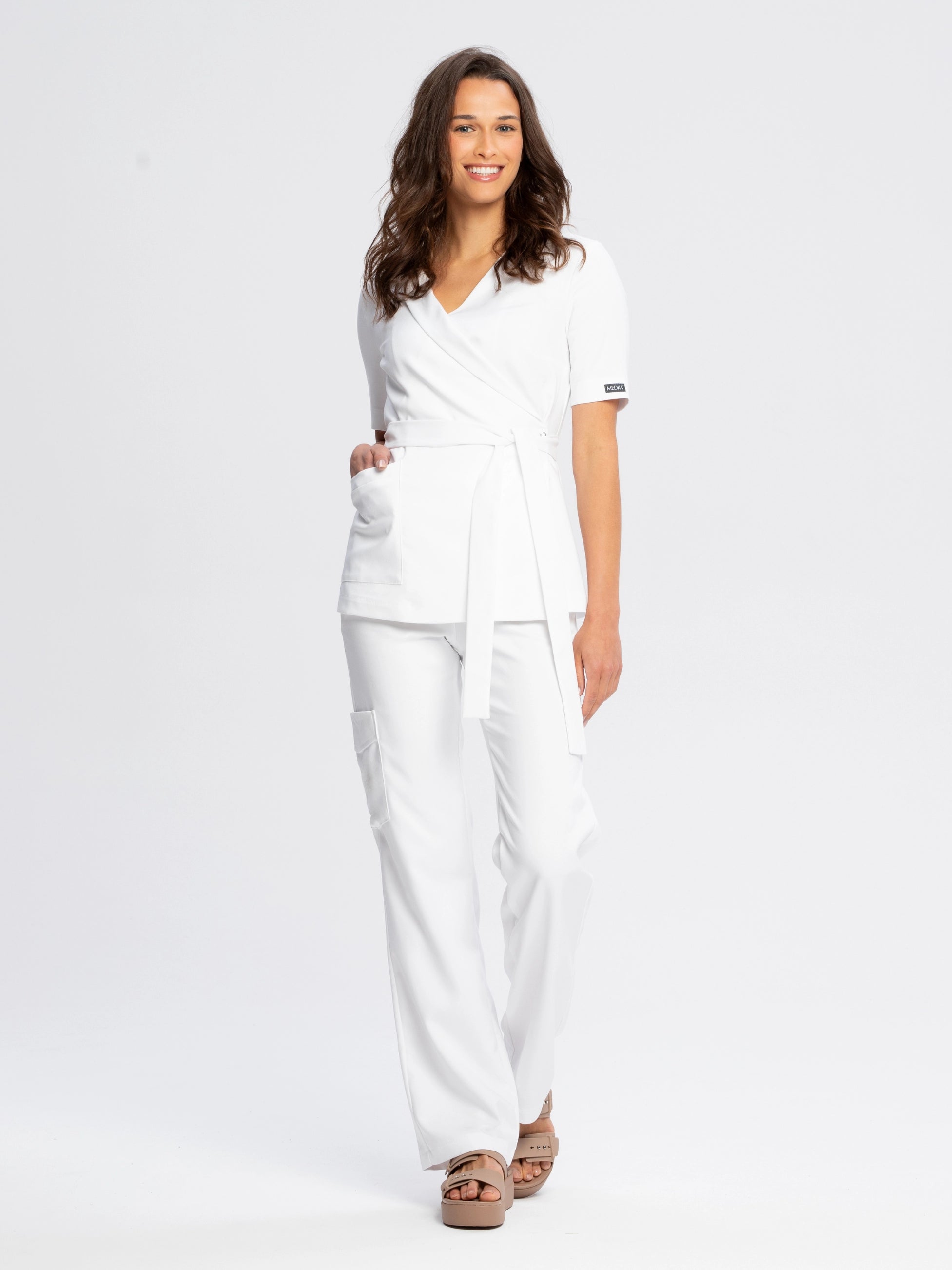 Komplet medyczny biały: Tunika Naya i spodnie Flow