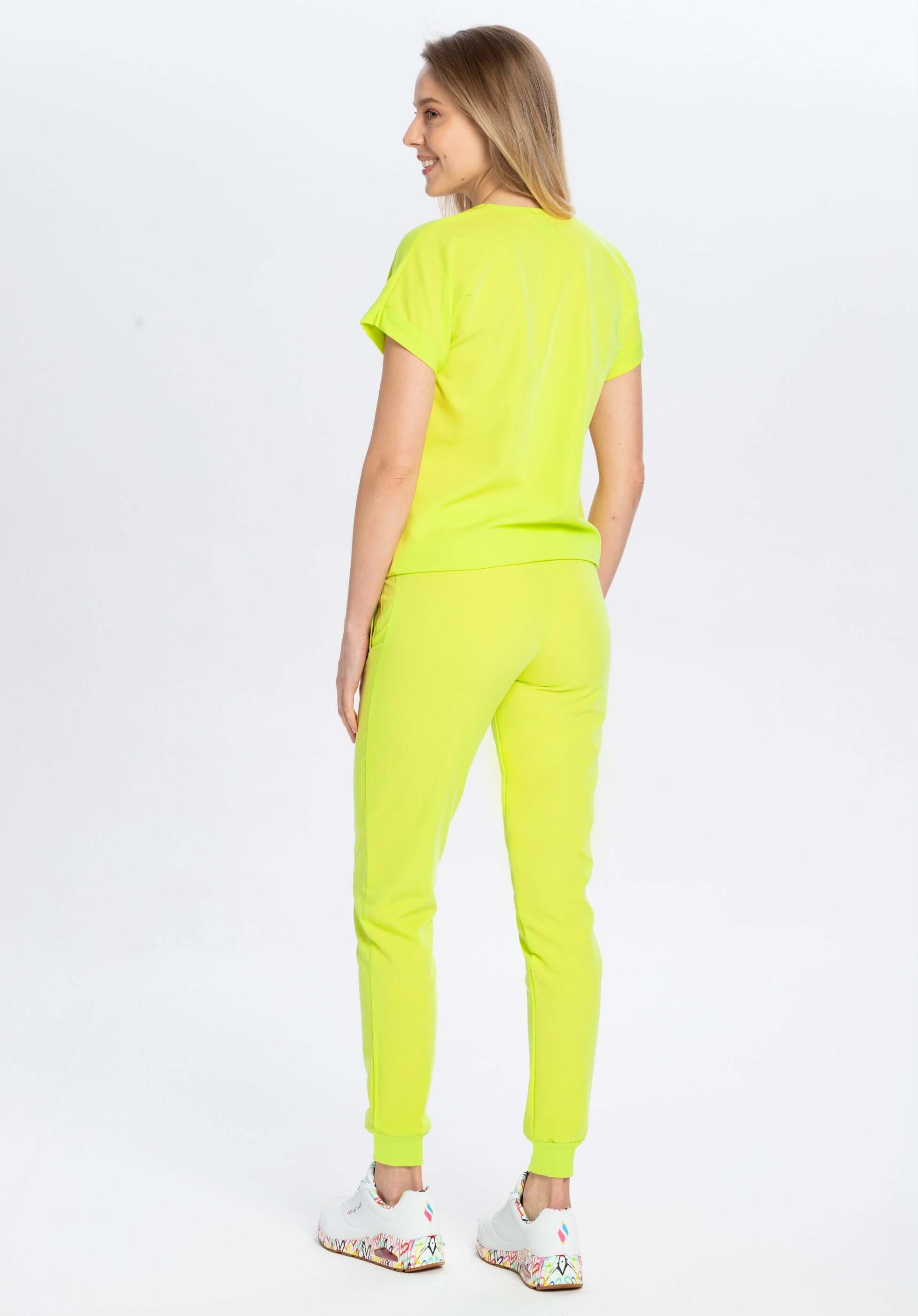 Komplet medyczny damski limonka: Bluza Welt i joggery Welt widok z tyłu