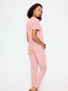 Komplet medyczny damski salmon pink - bluza Moxi i spodnie Nessa widok z tyłu
