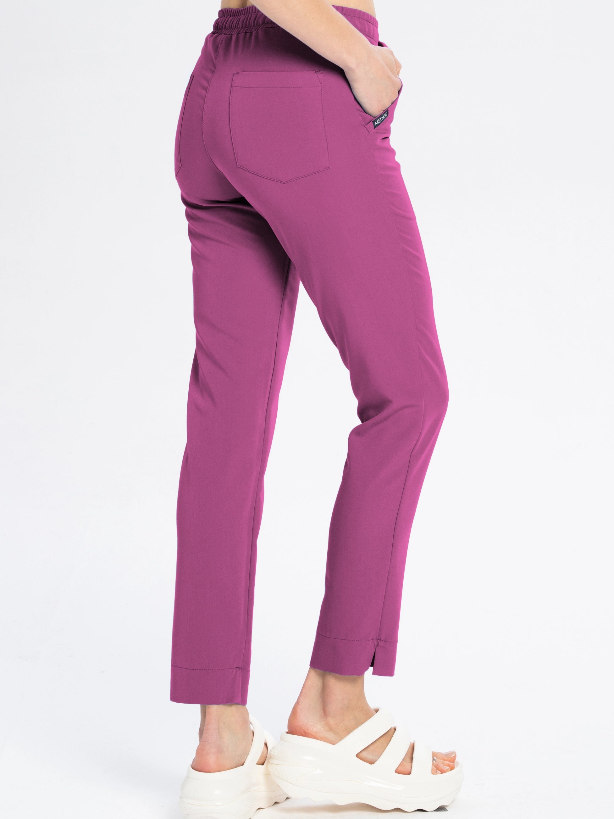Spodnie medyczne damskie NESSA roseberry widok z tyłu