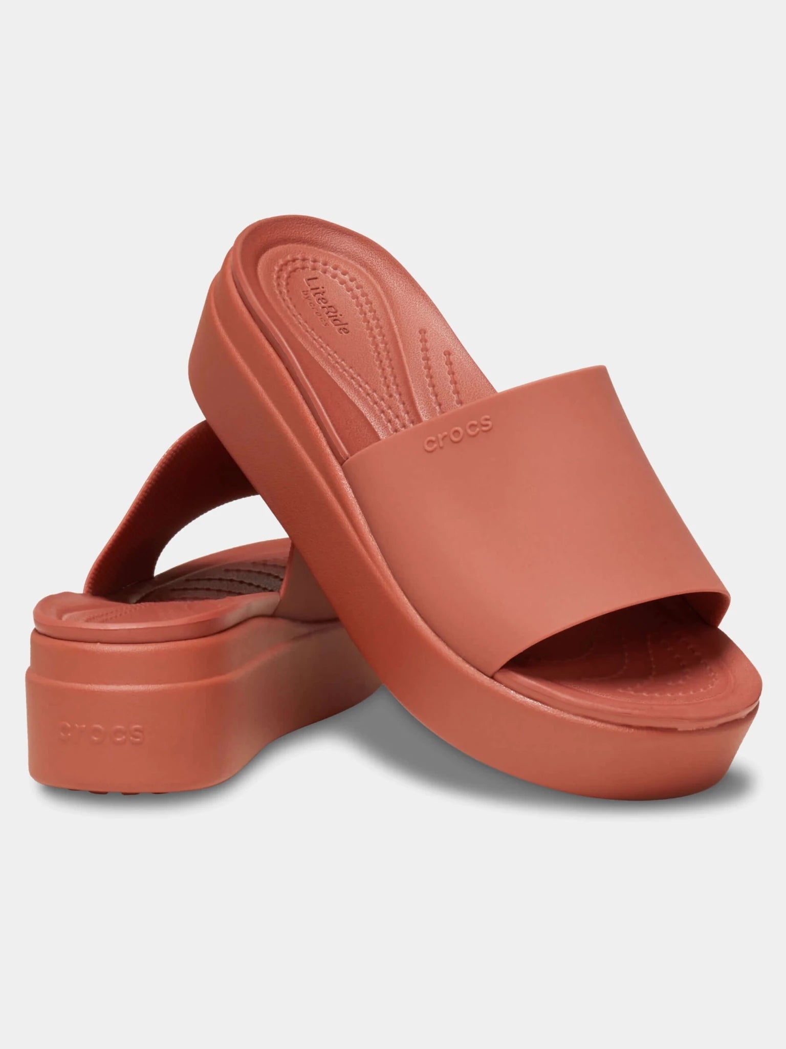 Zdravotní obuv Crocs Brooklyn slide koření