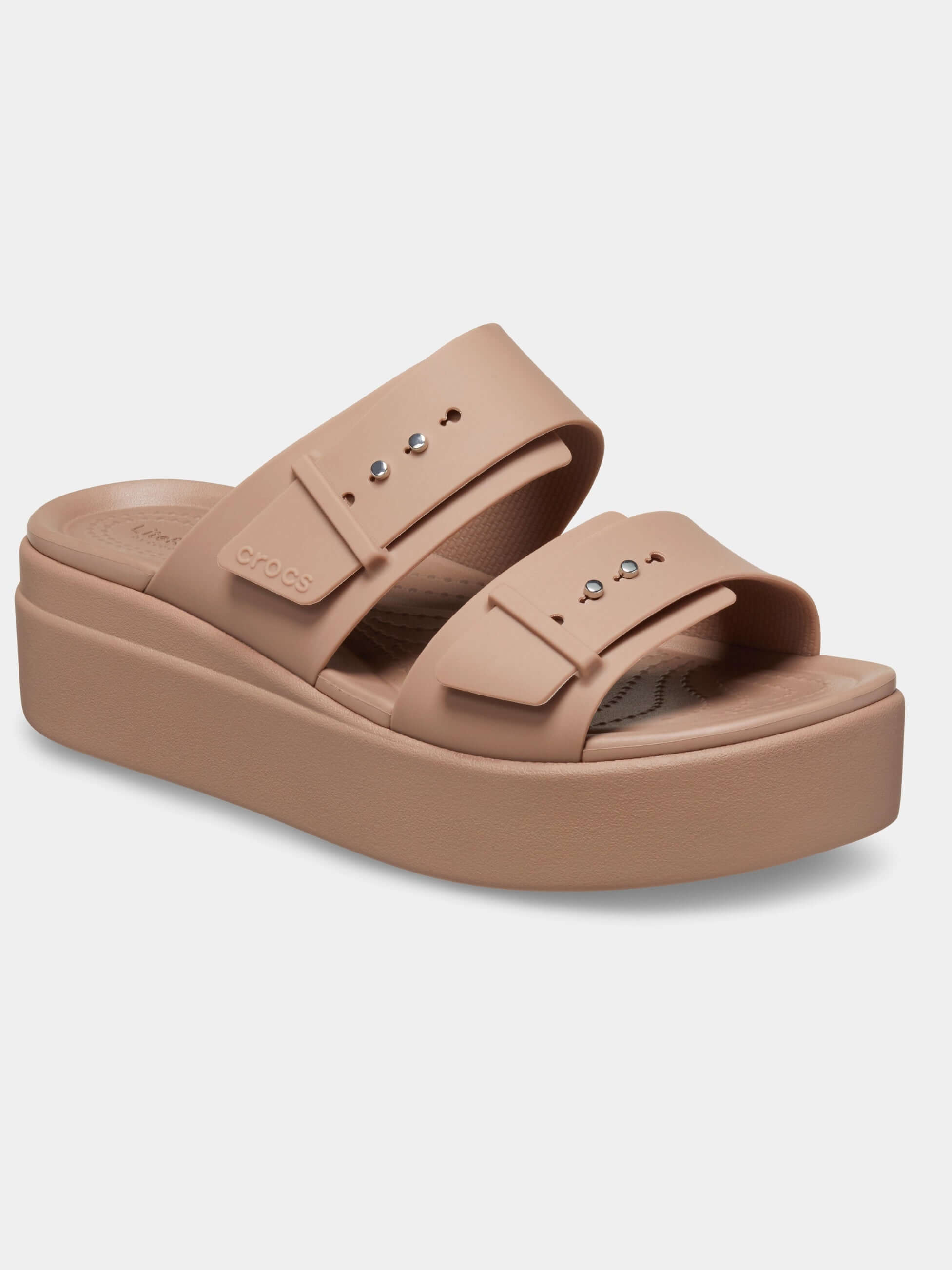 Buty medyczne Crocs Brooklyn latte z boku