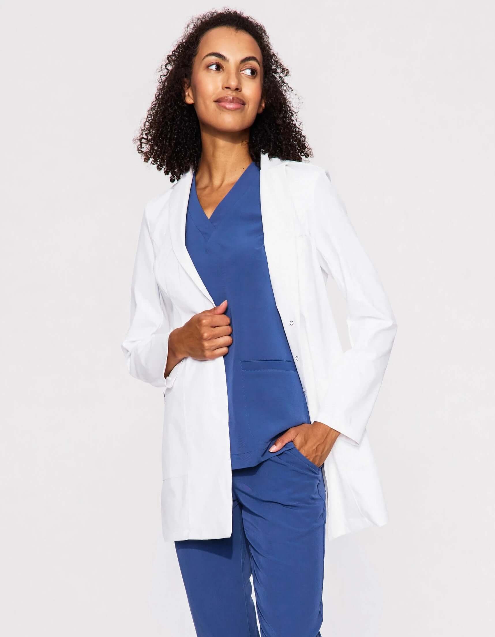 Fartuch medyczny damski Fabella z długim rękawem widok z przodu