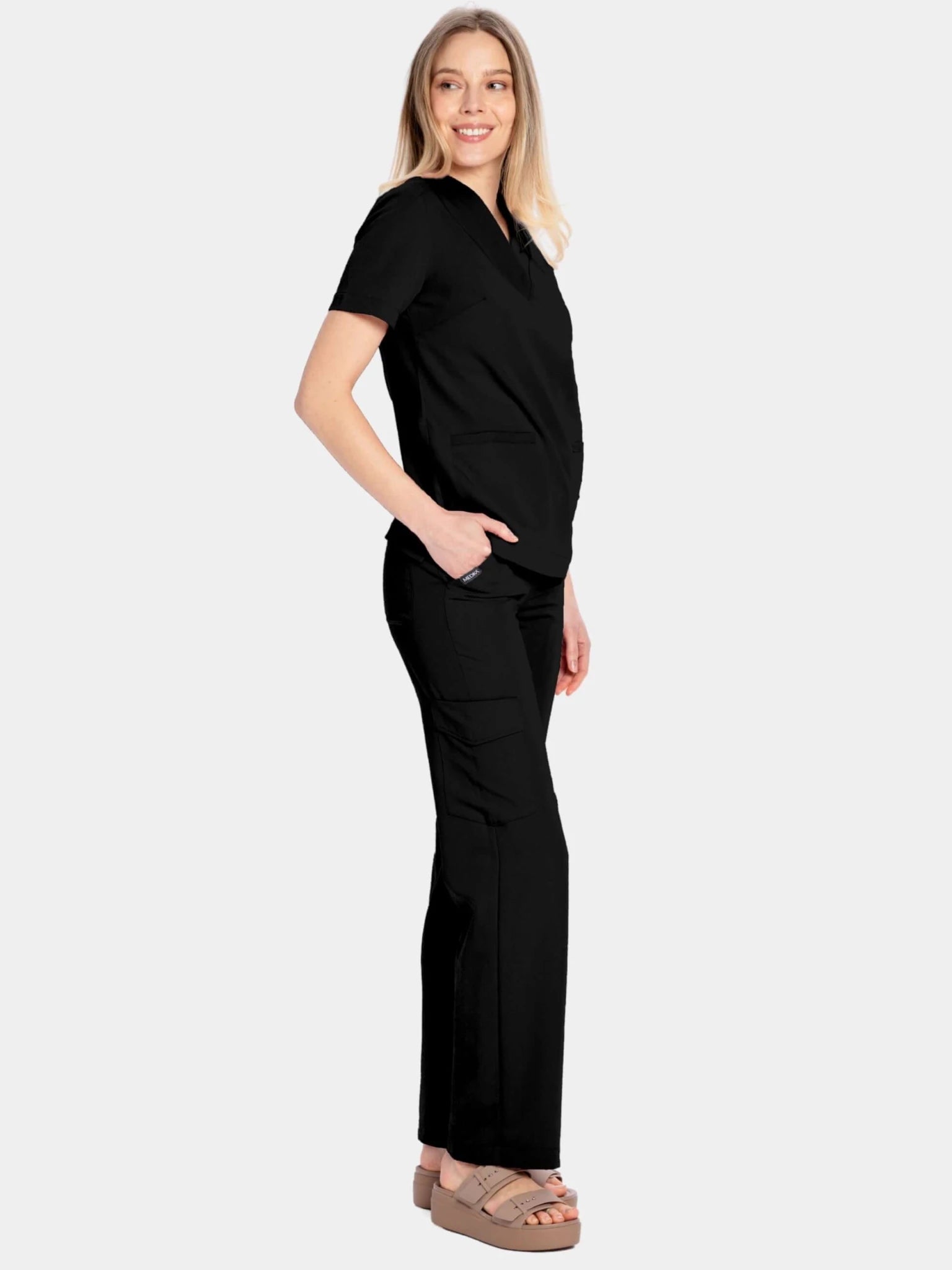Komplet medyczny damski navy blue: bluza Moxi i spodnie z szeroką nogawką - Medka