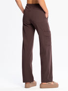 Spodnie medyczne damskie FLOW z szeroką nogawką espresso tył