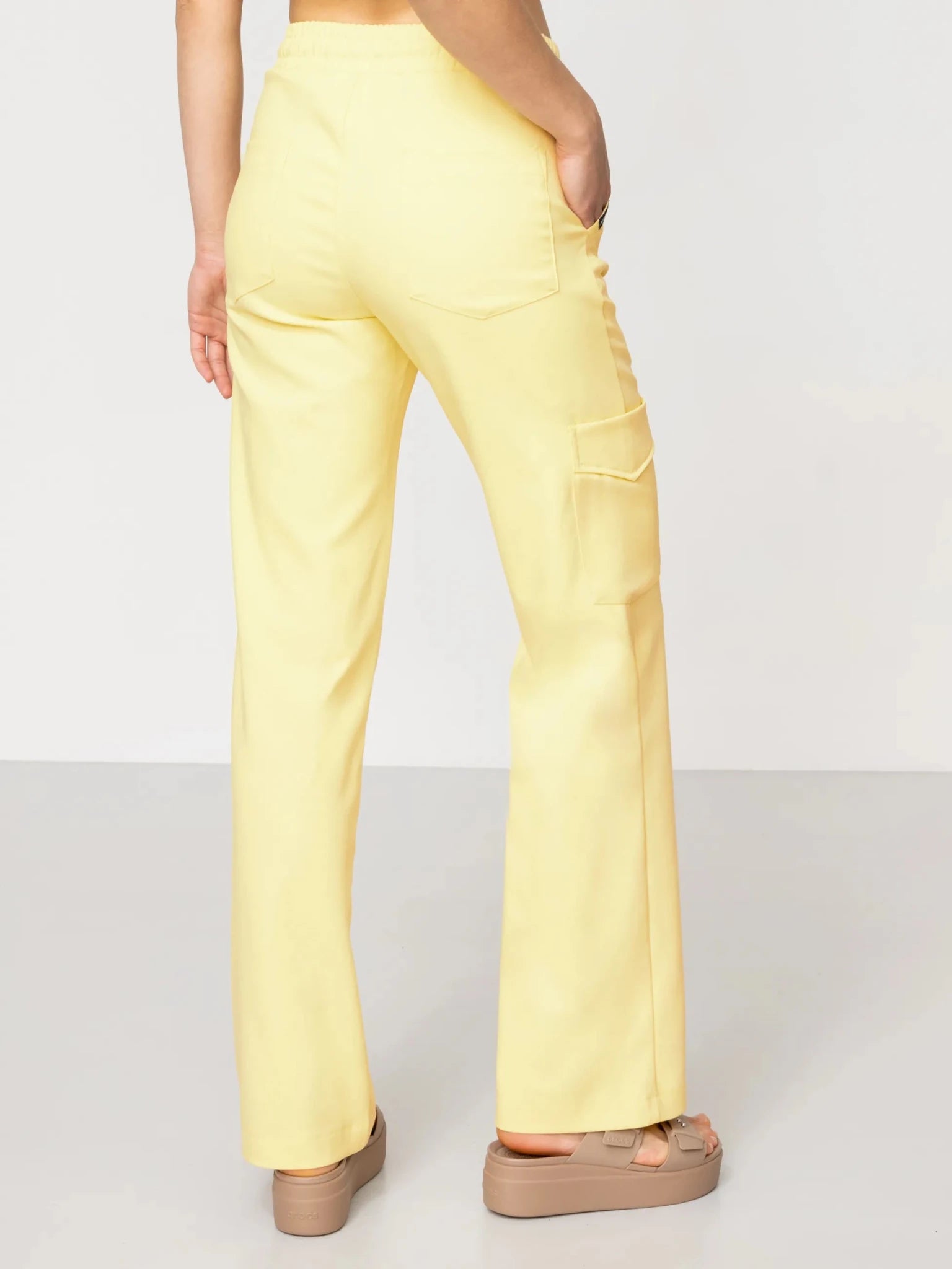 Spodnie medyczne damskie - FLOW z szeroką nogawką butter yellow - Medka
