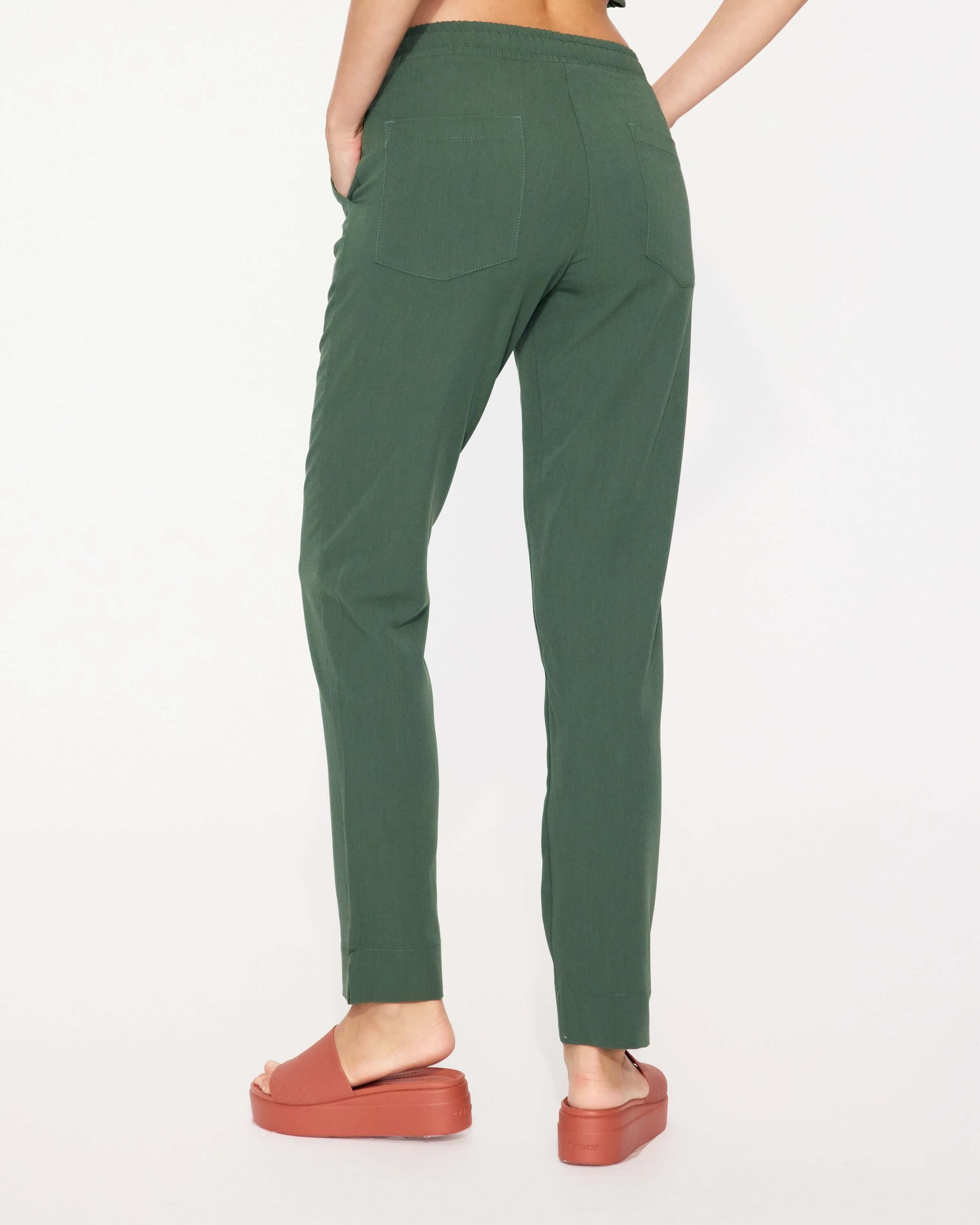 Spodnie medyczne damskie NESSA forest tylny widok