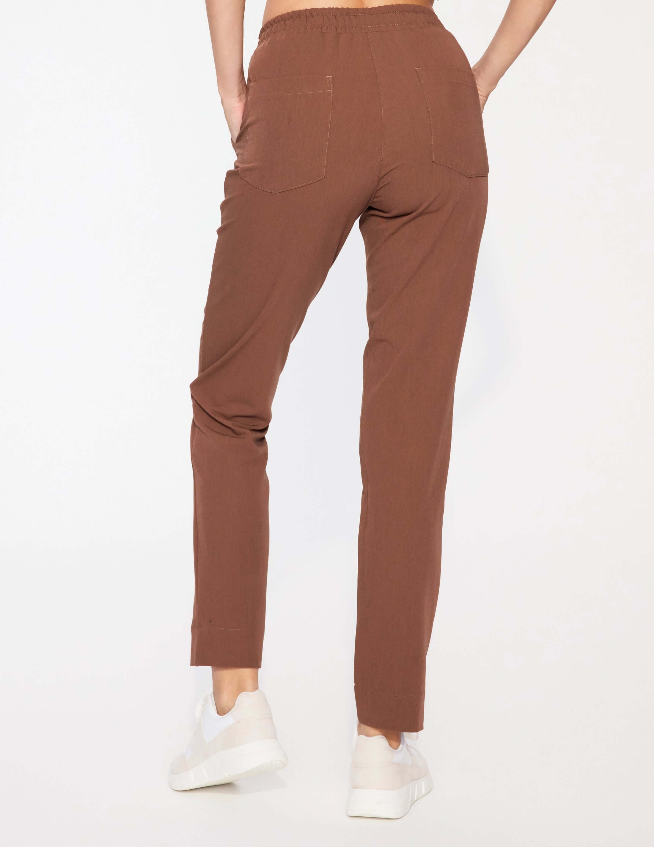 Spodnie medyczne damskie NESSA tabaka tylny widok